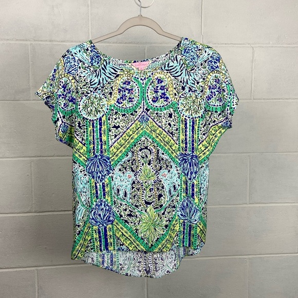 Lilly‎ Pulitzer Cap Sleeve Tunic Blouse XSMALL Alligator Tropical Colorful Rayon - Picture 1 of 7